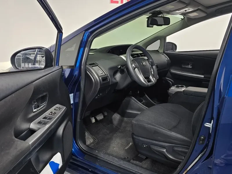 Toyota Prius V 1.8 HYBRID, снимка 10 - Автомобили и джипове - 55720202