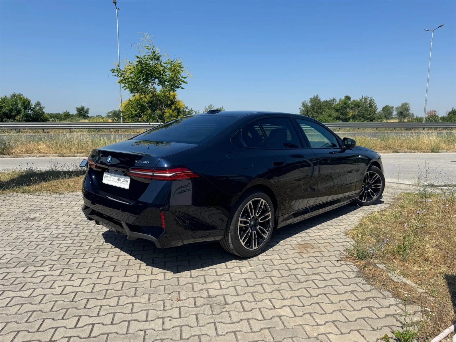 BMW i5 xDrive40 - изображение 2