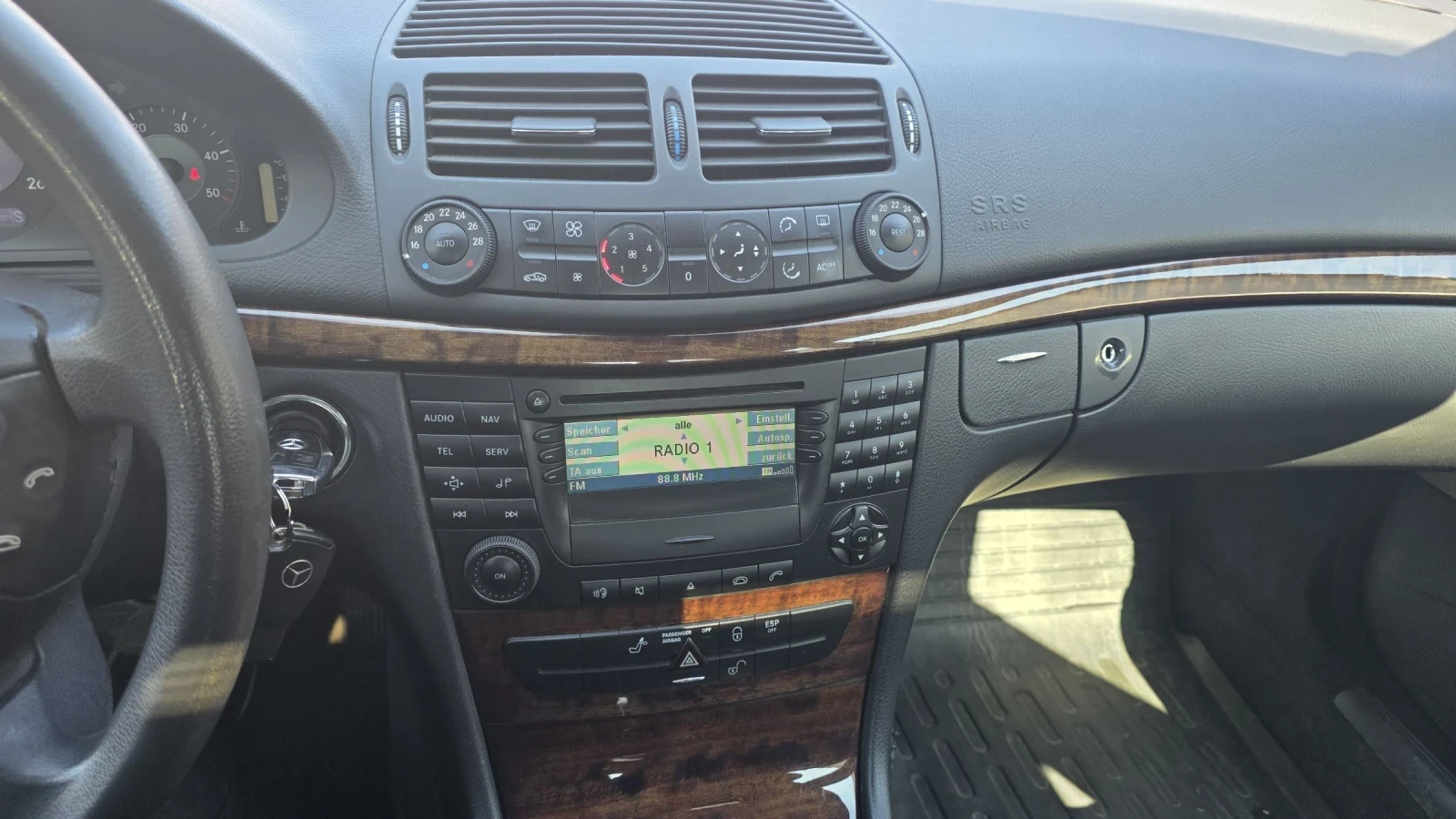 Mercedes-Benz E 200 CDI , снимка 10 - Автомобили и джипове - 53735432