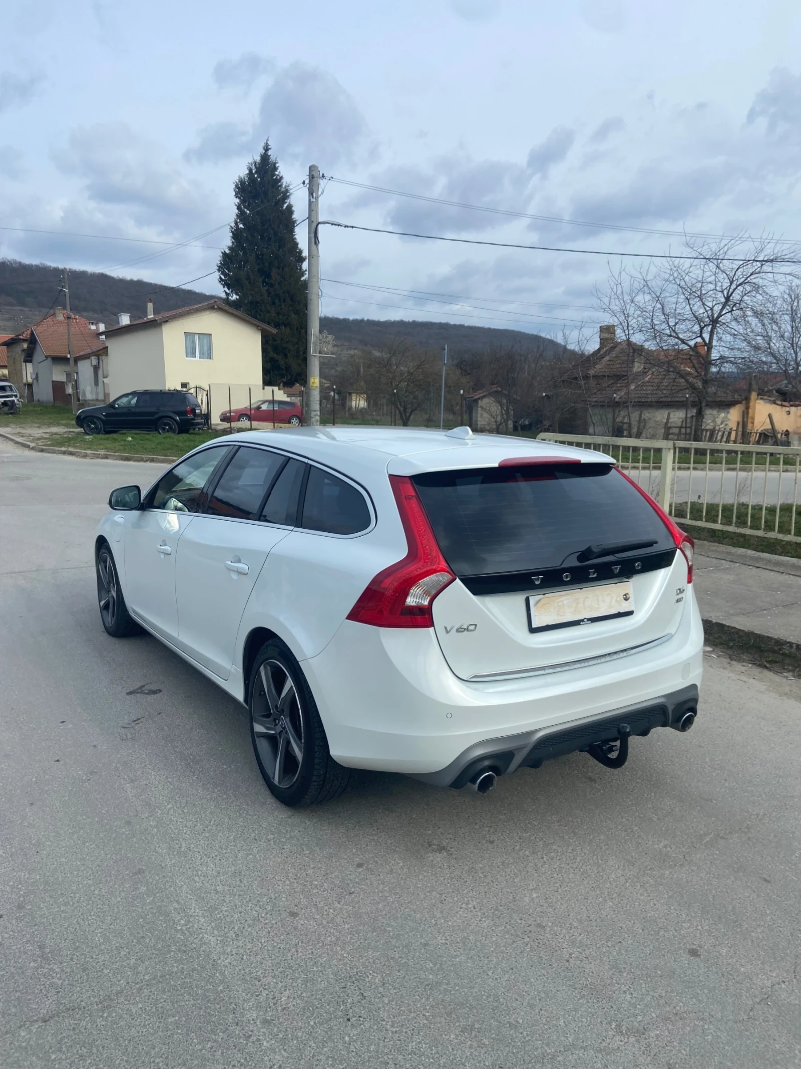 Volvo V60 2.4d Plug in Hybird, снимка 6 - Автомобили и джипове - 53929001