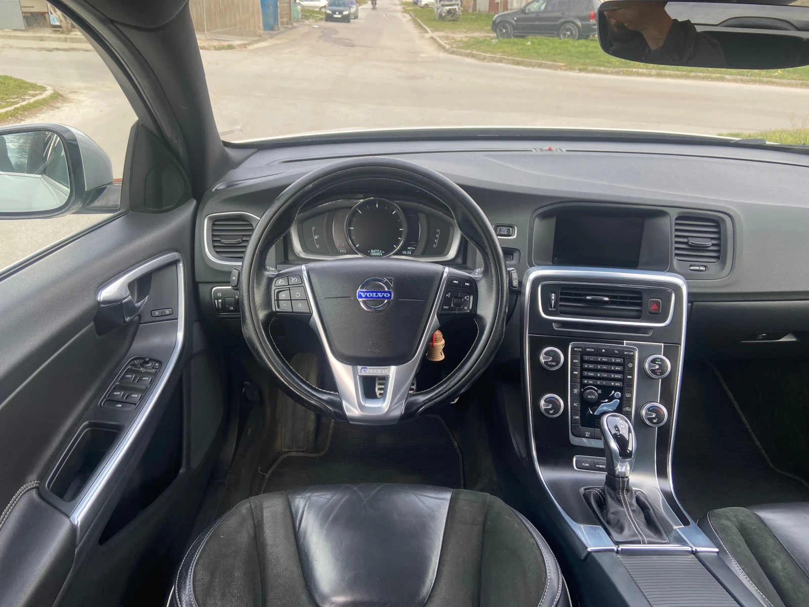 Volvo V60 2.4d Plug in Hybird, снимка 12 - Автомобили и джипове - 53929001