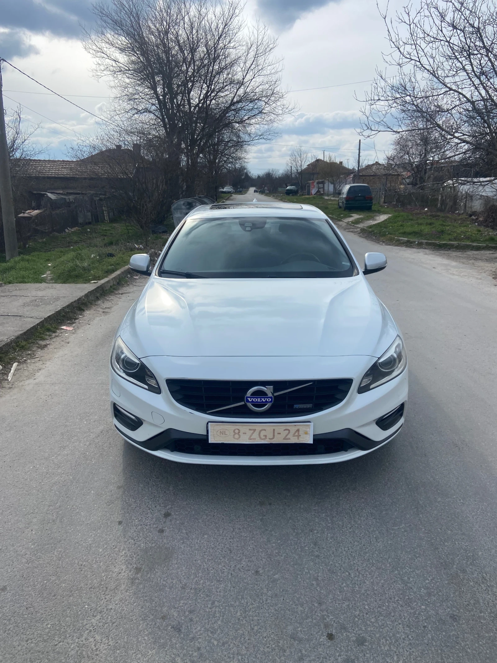 Volvo V60 2.4d Plug in Hybird, снимка 2 - Автомобили и джипове - 53929001