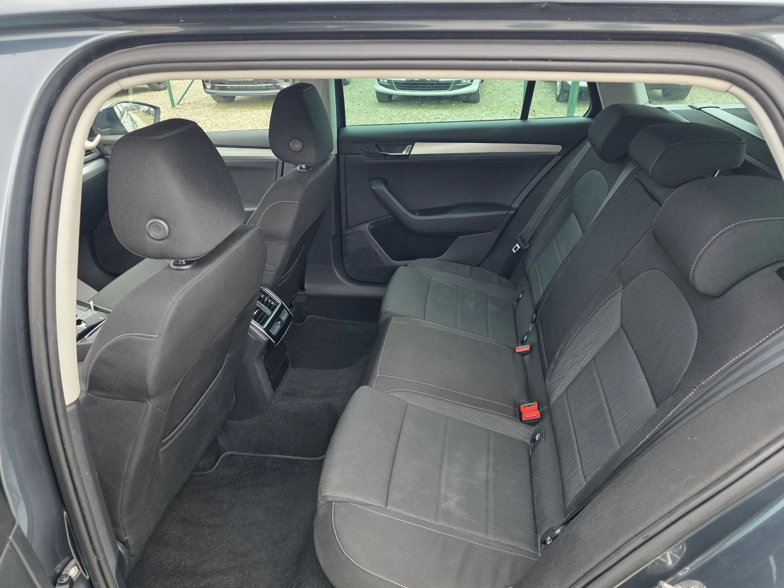 Skoda Superb 2.0TDI Navi 150k Лизинг, снимка 14 - Автомобили и джипове - 54037056