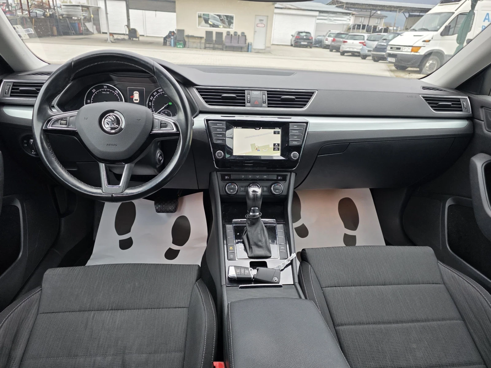 Skoda Superb 2.0TDI Navi 150k Лизинг, снимка 9 - Автомобили и джипове - 54037056