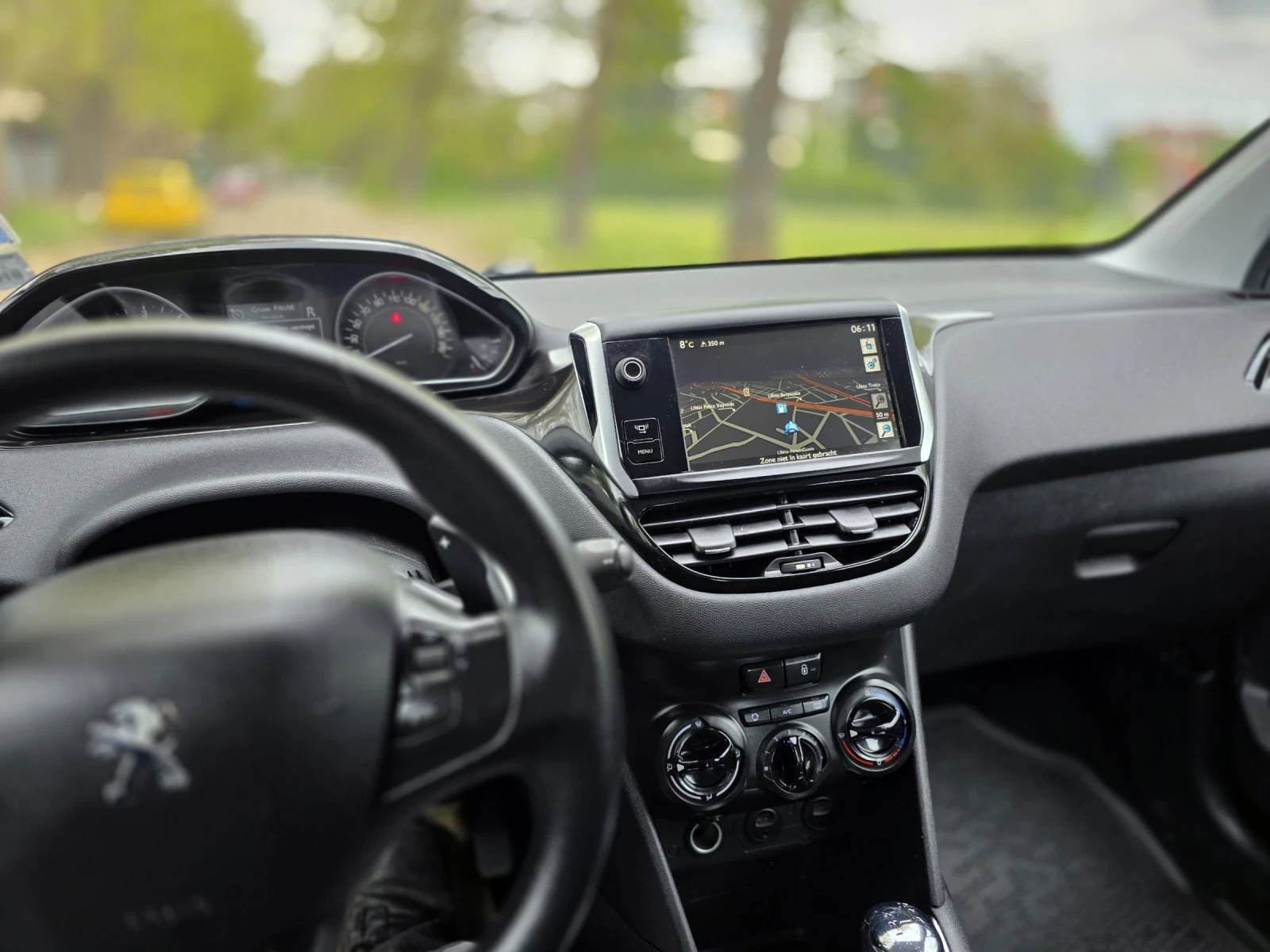 Peugeot 208 Автоматик , снимка 16 - Автомобили и джипове - 54381231