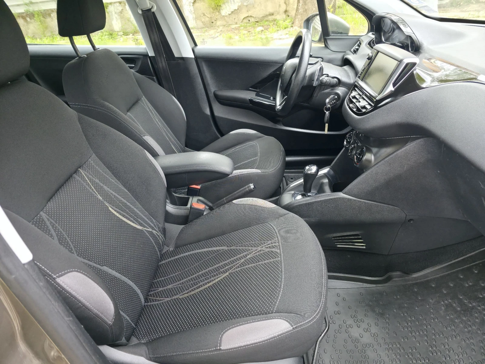 Peugeot 208 Автоматик , снимка 15 - Автомобили и джипове - 54381231