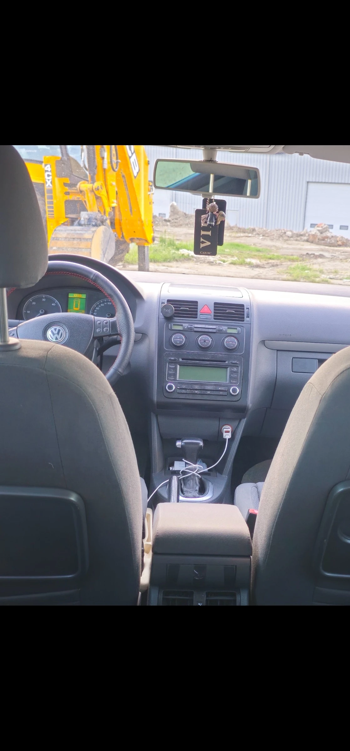 VW Touran, снимка 12 - Автомобили и джипове - 54737630