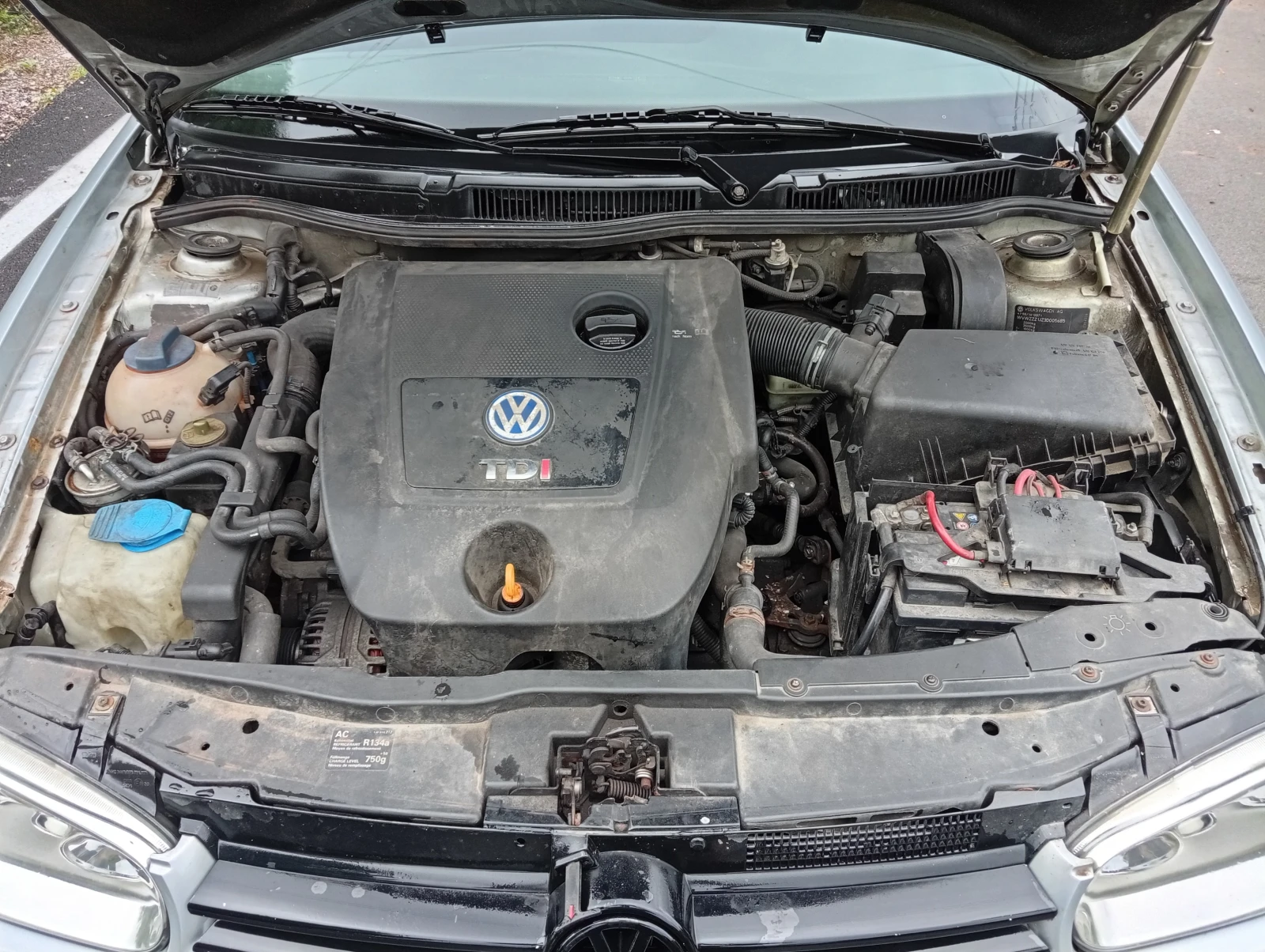 VW Golf 1.9TDI * КЛИМАТРОНИК * FACELIFT * , снимка 16 - Автомобили и джипове - 54897177
