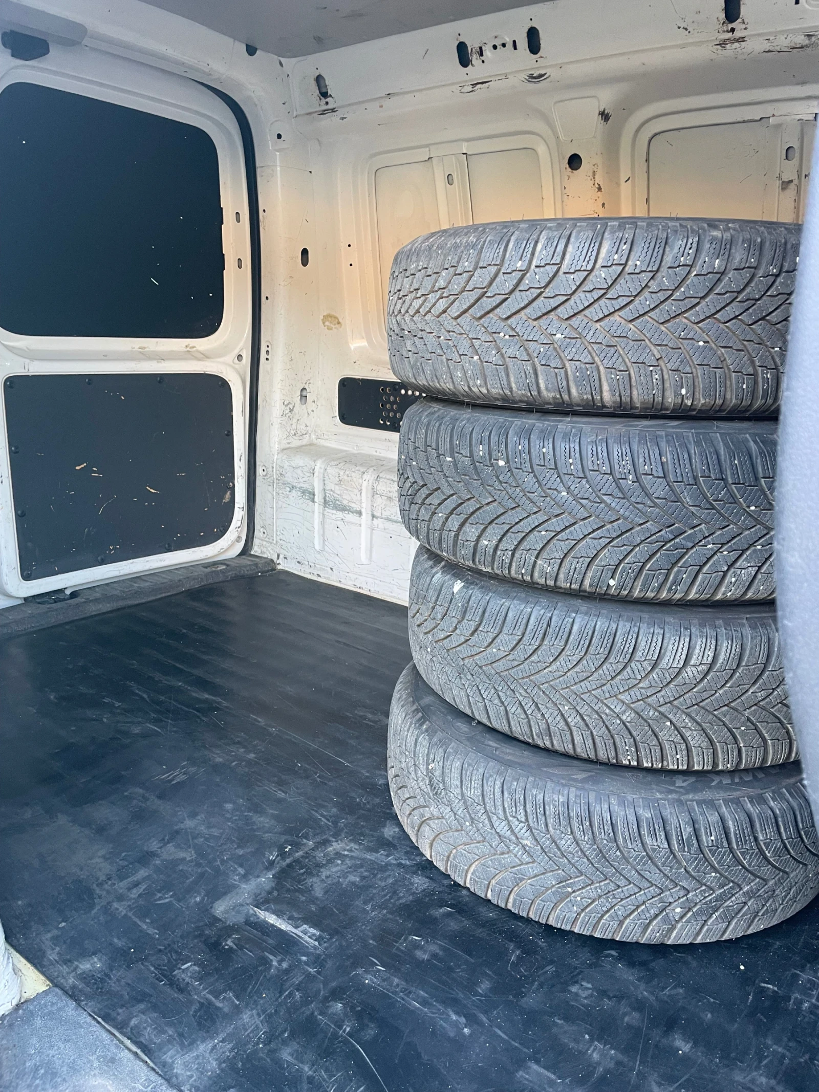 VW Caddy 2.0D Evro6B Italy, снимка 7 - Автомобили и джипове - 54949265