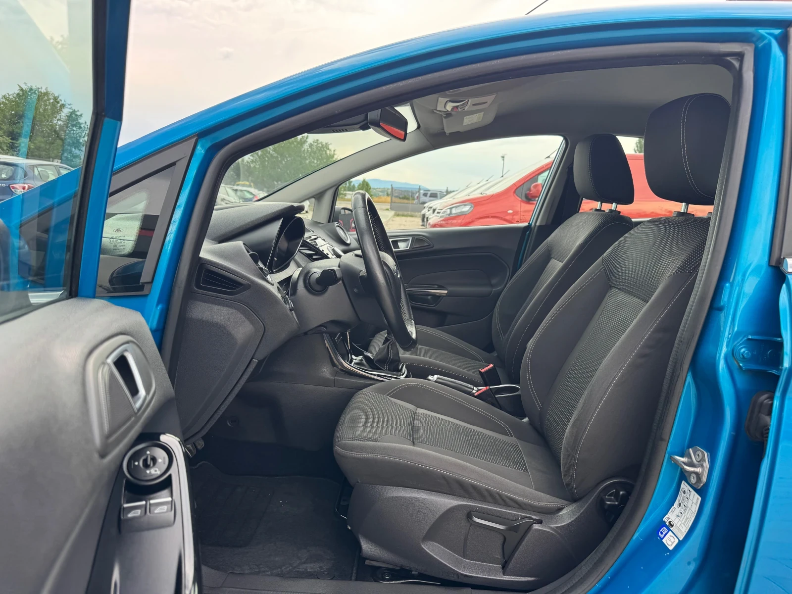 Ford Fiesta 1.5TDCI TITANIUM, снимка 10 - Автомобили и джипове - 55073141
