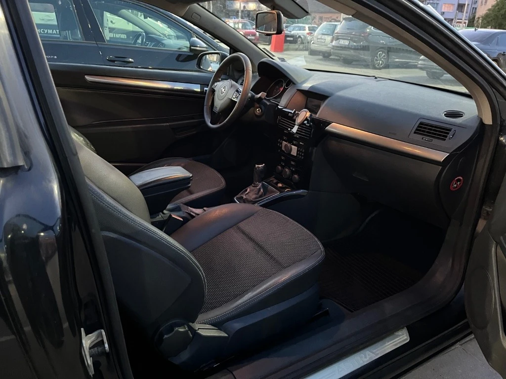 Opel Astra GTC 1.6 Turbo ГАЗ, снимка 10 - Автомобили и джипове - 55837365