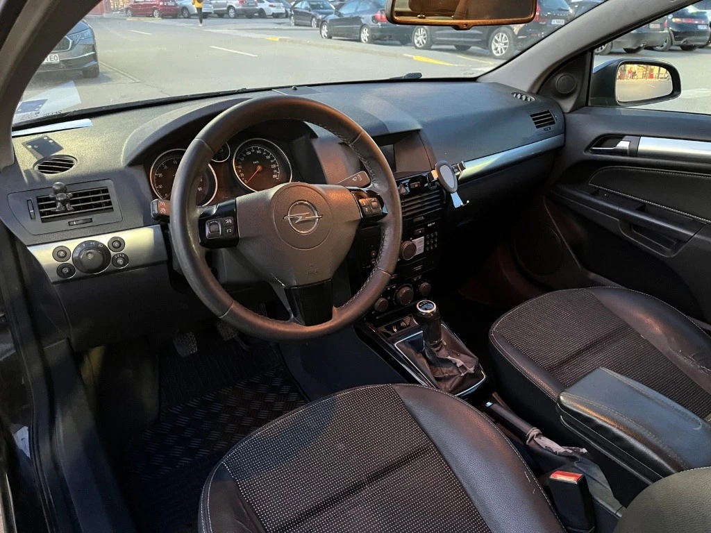 Opel Astra GTC 1.6 Turbo ГАЗ, снимка 9 - Автомобили и джипове - 55837365