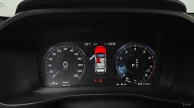 Volvo XC40 T4* R-Design* КОЖА* ПОДГРЕВ* ПАНО* КАМЕРА* , снимка 7