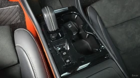 Volvo XC40 T4* R-Design* КОЖА* ПОДГРЕВ* ПАНО* КАМЕРА* , снимка 8