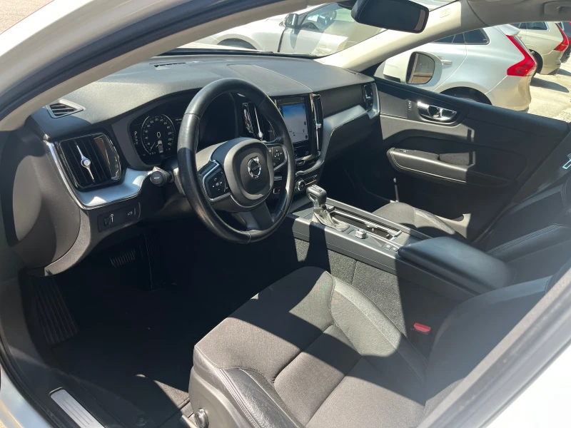 Volvo XC60 D 4  AWD, снимка 10 - Автомобили и джипове - 45839554