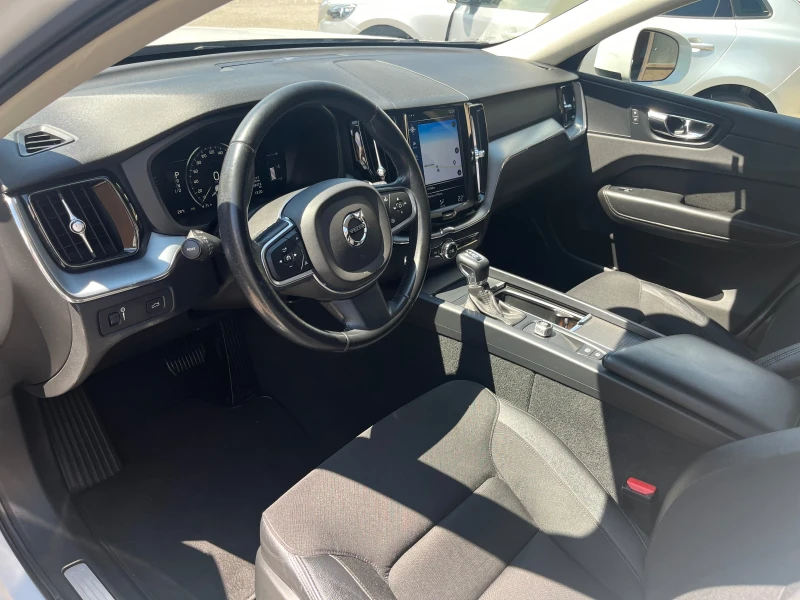 Volvo XC60 D 4  AWD, снимка 6 - Автомобили и джипове - 45839554