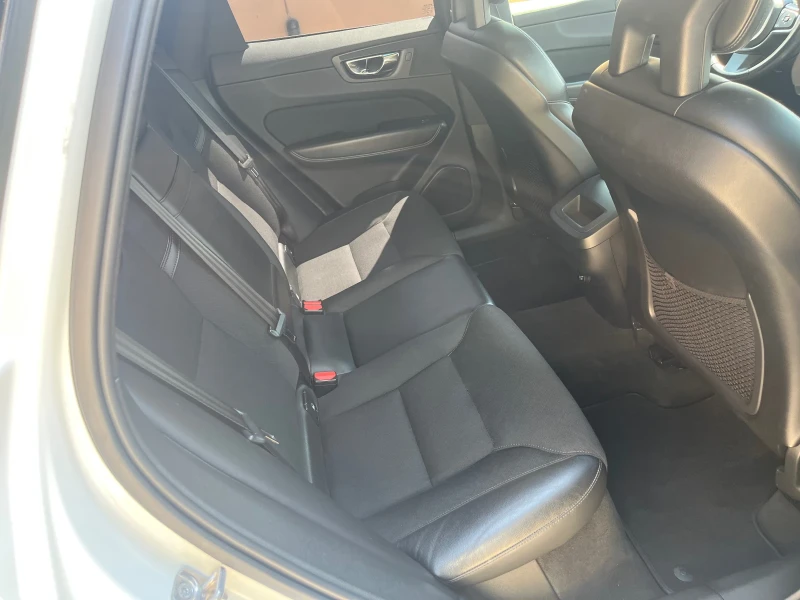 Volvo XC60 D 4  AWD, снимка 7 - Автомобили и джипове - 45839554