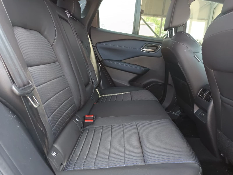 Nissan Qashqai 1.3DIG-T CVT/160к.с., снимка 15 - Автомобили и джипове - 51440717
