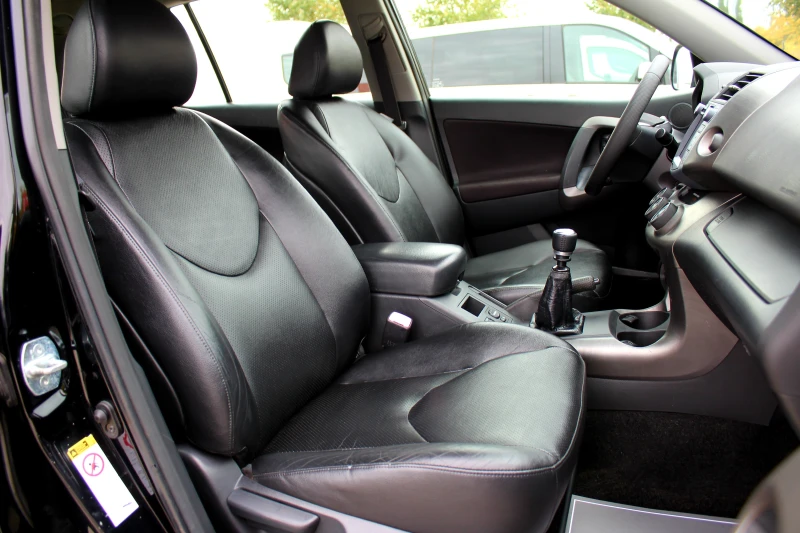 Toyota Rav4 2.2 D-4D НАВИ/КАМЕРА/ЛИЗИНГ, снимка 14 - Автомобили и джипове - 52056435