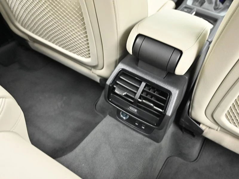 Audi Q3 2.0 DTS Automatic, снимка 17 - Автомобили и джипове - 55960520