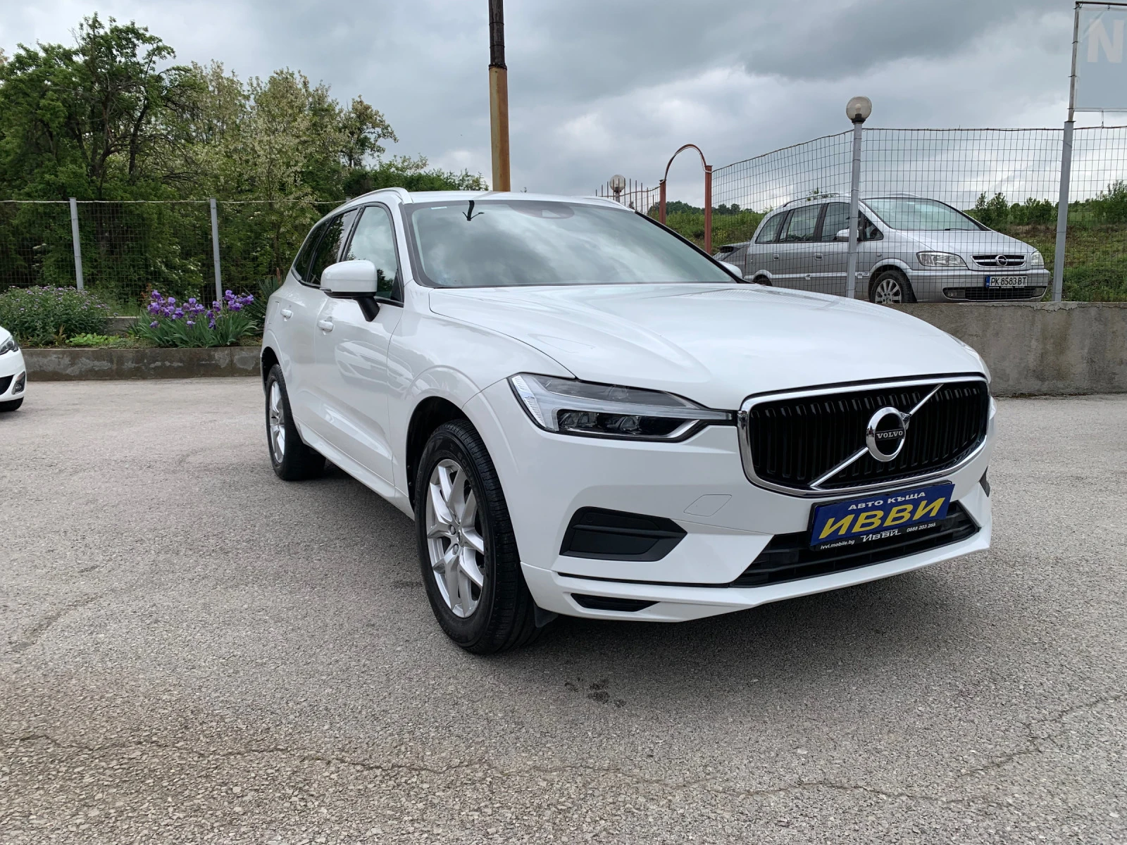 Volvo XC60 D 4  AWD - изображение 2