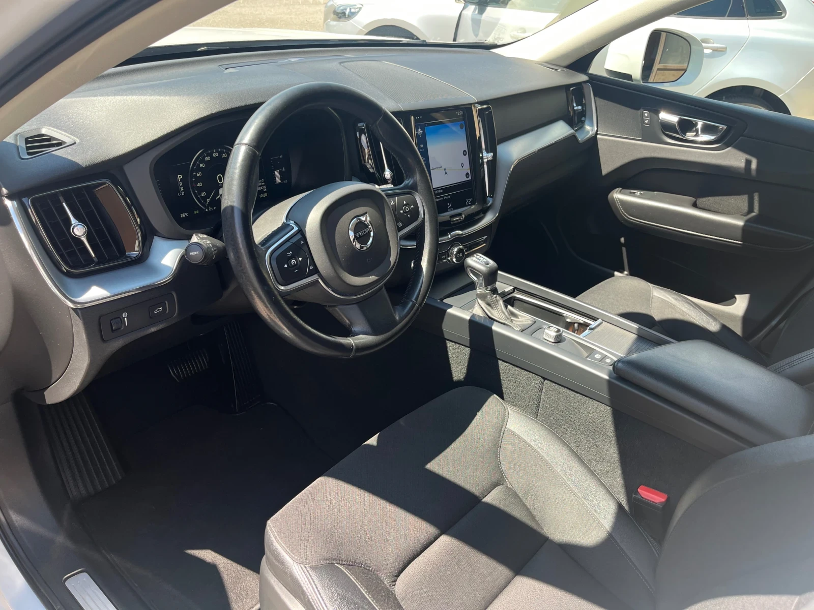 Volvo XC60 D 4  AWD - изображение 6