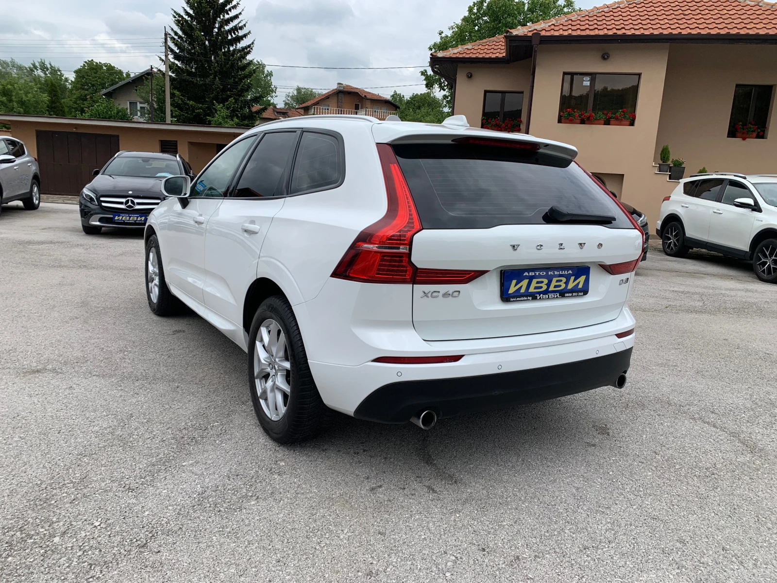 Volvo XC60 D 4  AWD - изображение 4