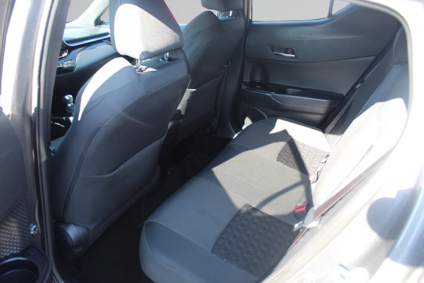 Toyota C-HR 2.0 HYBRID / 184 HP/2112R07 EAT E6 - изображение 6
