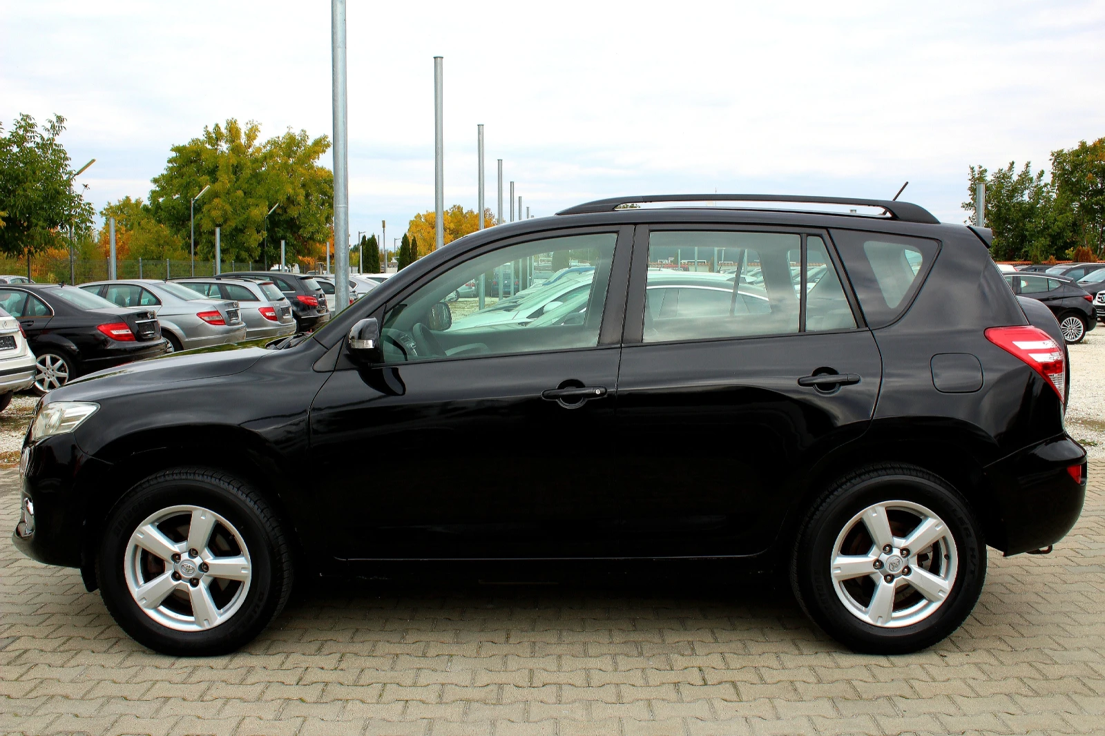 Toyota Rav4 2.2 D-4D НАВИ/КАМЕРА/ЛИЗИНГ - изображение 4