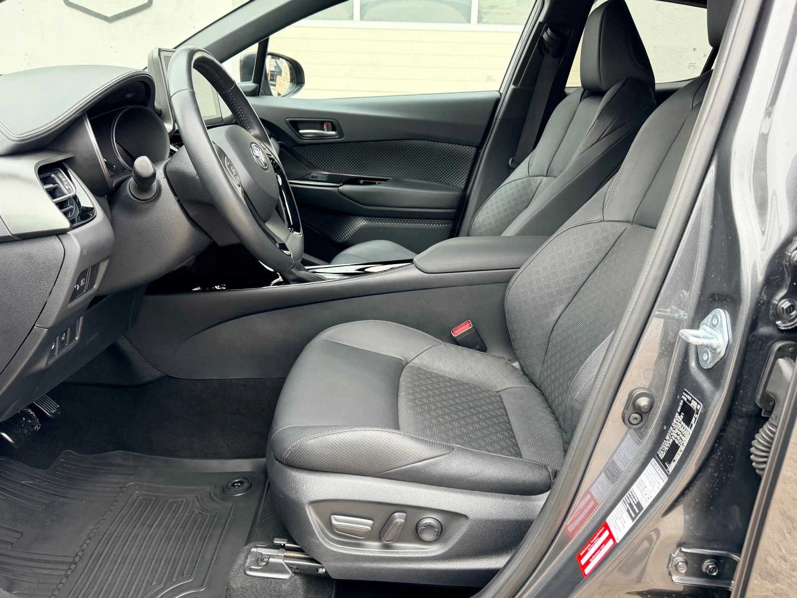 Toyota C-HR 2.0 HYBRID 184KC 2022 CAR PLAY - изображение 10