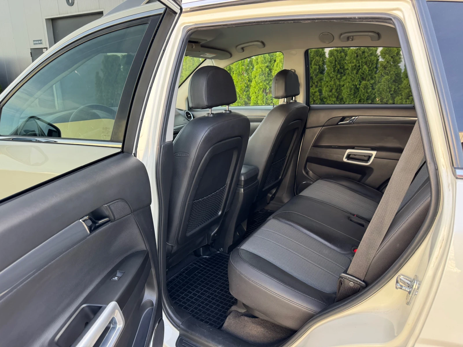 Opel Antara 2.2CDTI 4x4/Facelift/Регистриран/Обслужен!!!, снимка 12 - Автомобили и джипове - 54348139