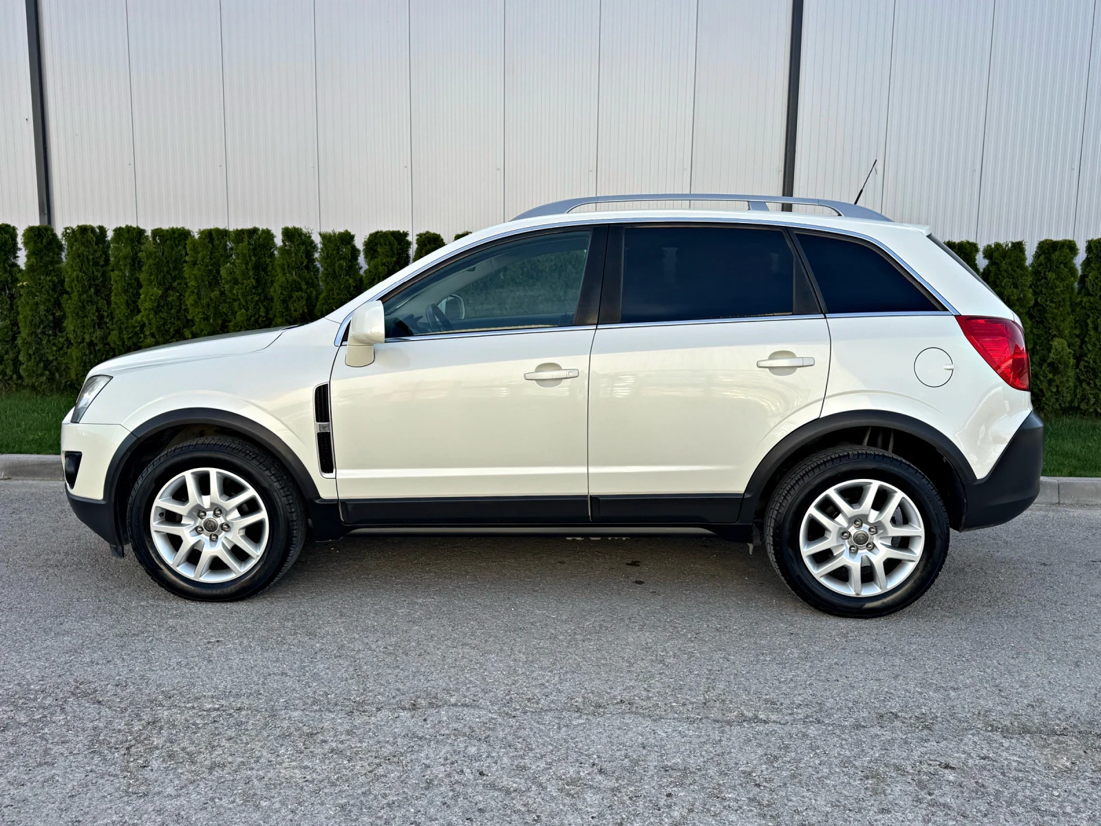 Opel Antara 2.2CDTI 4x4/Facelift/Регистриран/Обслужен!!!, снимка 4 - Автомобили и джипове - 54348139