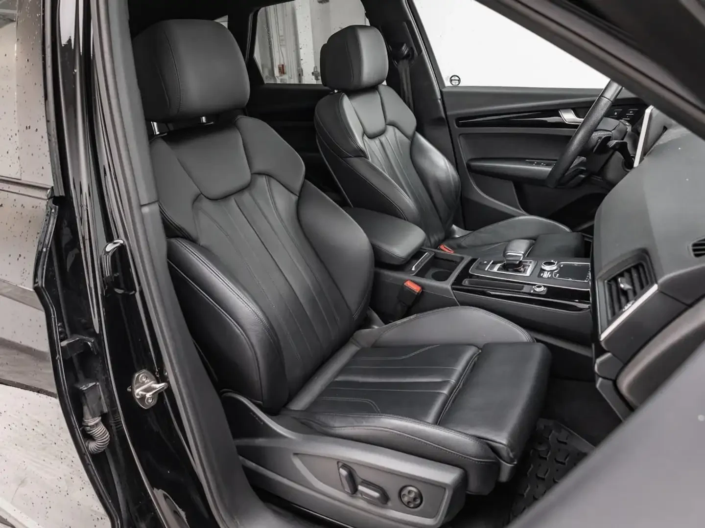 Audi Q5 45 TFSI Technik / MATRIX / B&O , снимка 9 - Автомобили и джипове - 55001598