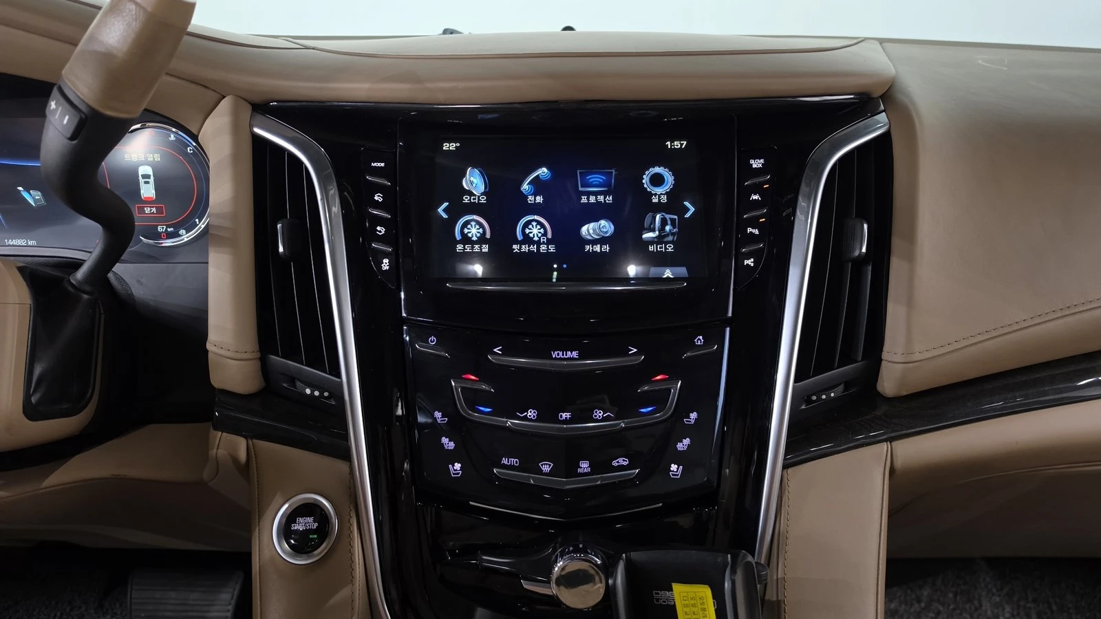 Cadillac Escalade 6.2* ЛЮК* МАСАЖ* HUD* 360* ПОДГРЕВ ВОЛАН* КРАЙНА Ц, снимка 14 - Автомобили и джипове - 55367052