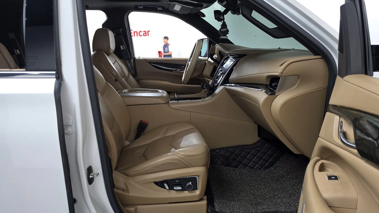 Cadillac Escalade 6.2* ЛЮК* МАСАЖ* HUD* 360* ПОДГРЕВ ВОЛАН* КРАЙНА Ц, снимка 12 - Автомобили и джипове - 55367052
