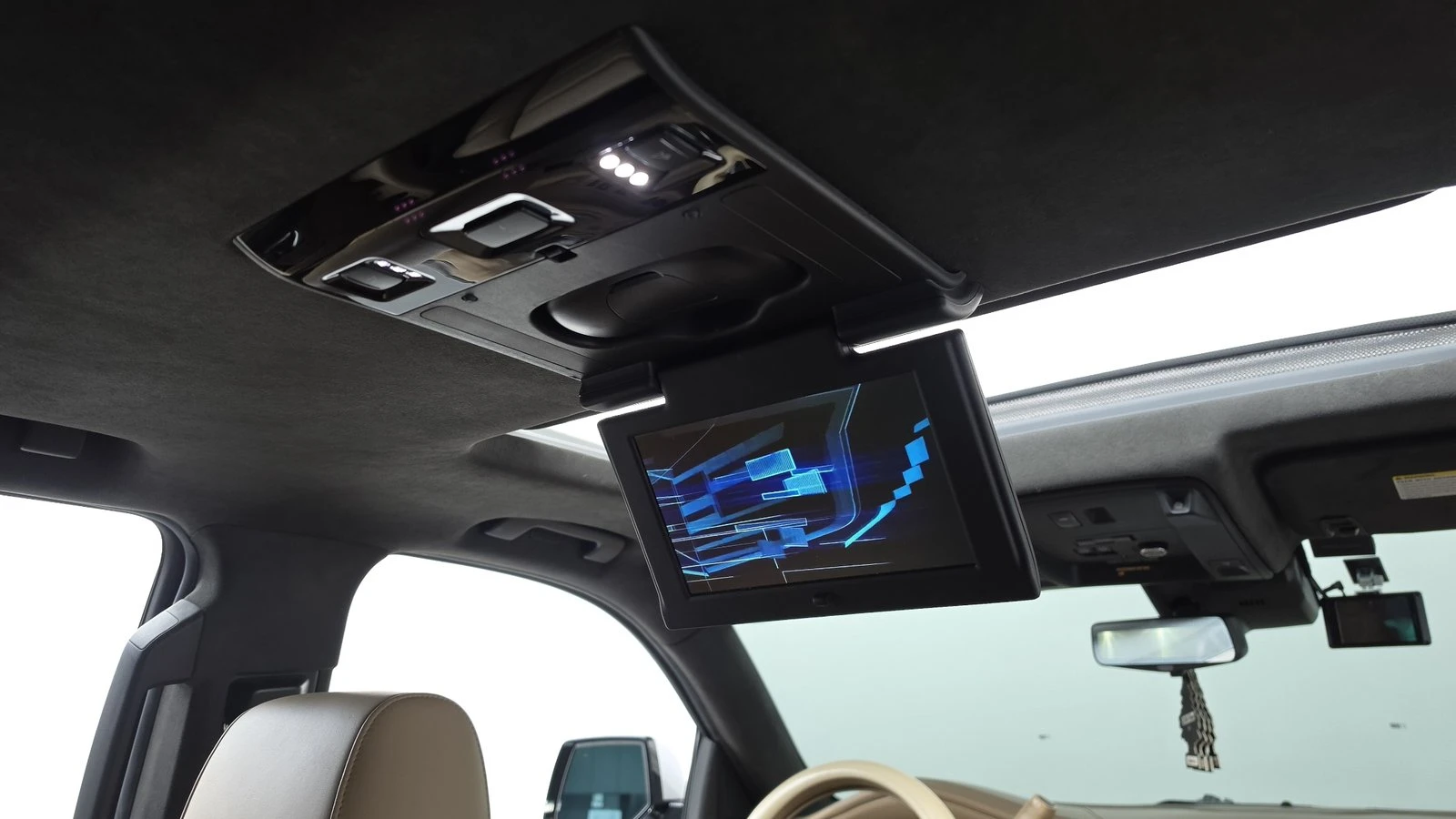 Cadillac Escalade 6.2* ЛЮК* МАСАЖ* HUD* 360* ПОДГРЕВ ВОЛАН* КРАЙНА Ц, снимка 17 - Автомобили и джипове - 55367052