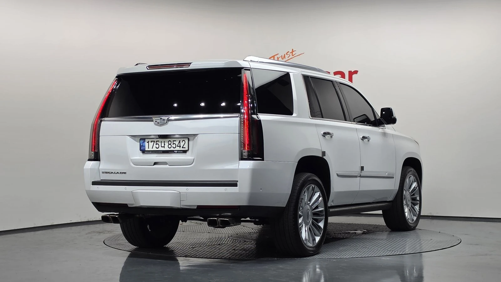 Cadillac Escalade 6.2* ЛЮК* МАСАЖ* HUD* 360* ПОДГРЕВ ВОЛАН* КРАЙНА Ц, снимка 2 - Автомобили и джипове - 55367052