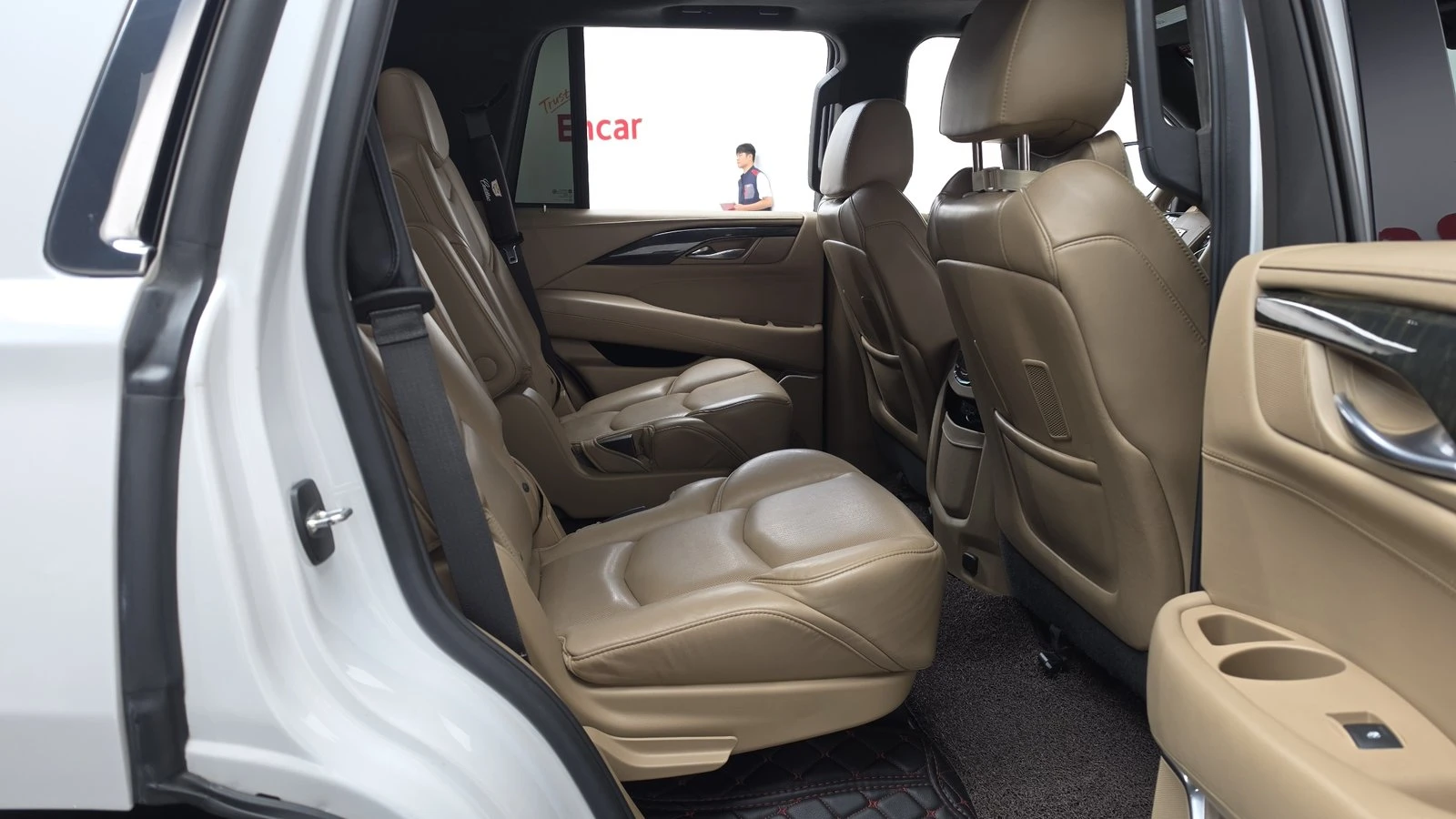 Cadillac Escalade 6.2* ЛЮК* МАСАЖ* HUD* 360* ПОДГРЕВ ВОЛАН* КРАЙНА Ц, снимка 11 - Автомобили и джипове - 55367052
