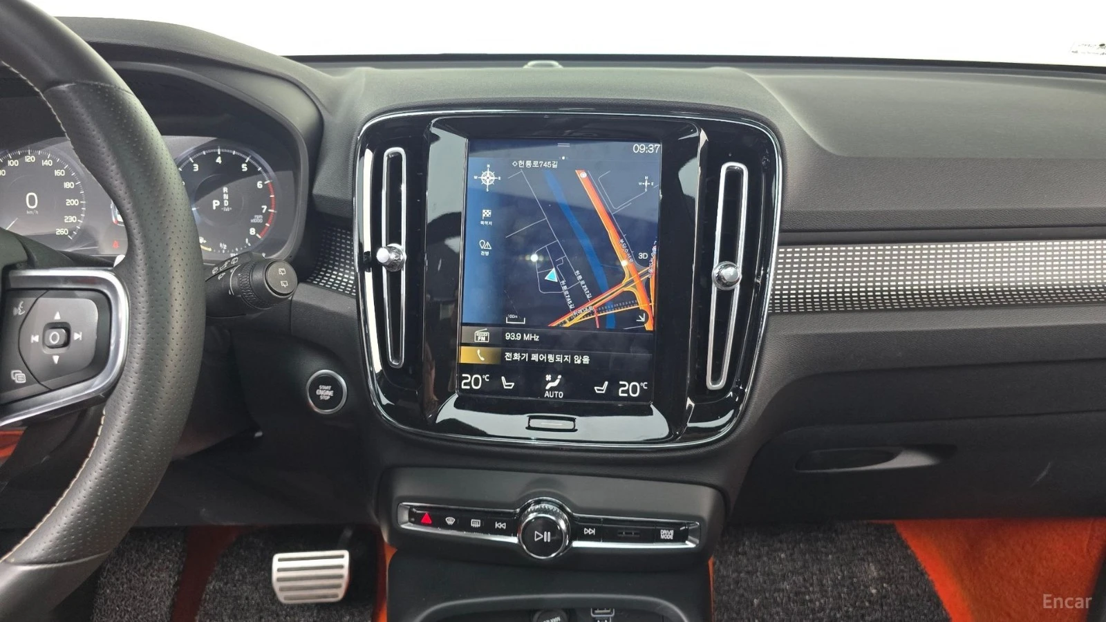Volvo XC40 T4* R-Design* КОЖА* ПОДГРЕВ* ПАНО* КАМЕРА* , снимка 13 - Автомобили и джипове - 55530056