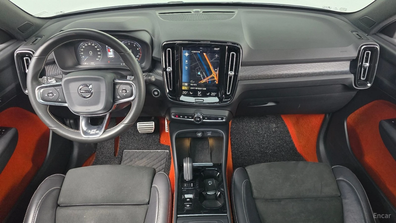 Volvo XC40 T4* R-Design* КОЖА* ПОДГРЕВ* ПАНО* КАМЕРА* , снимка 6 - Автомобили и джипове - 55530056