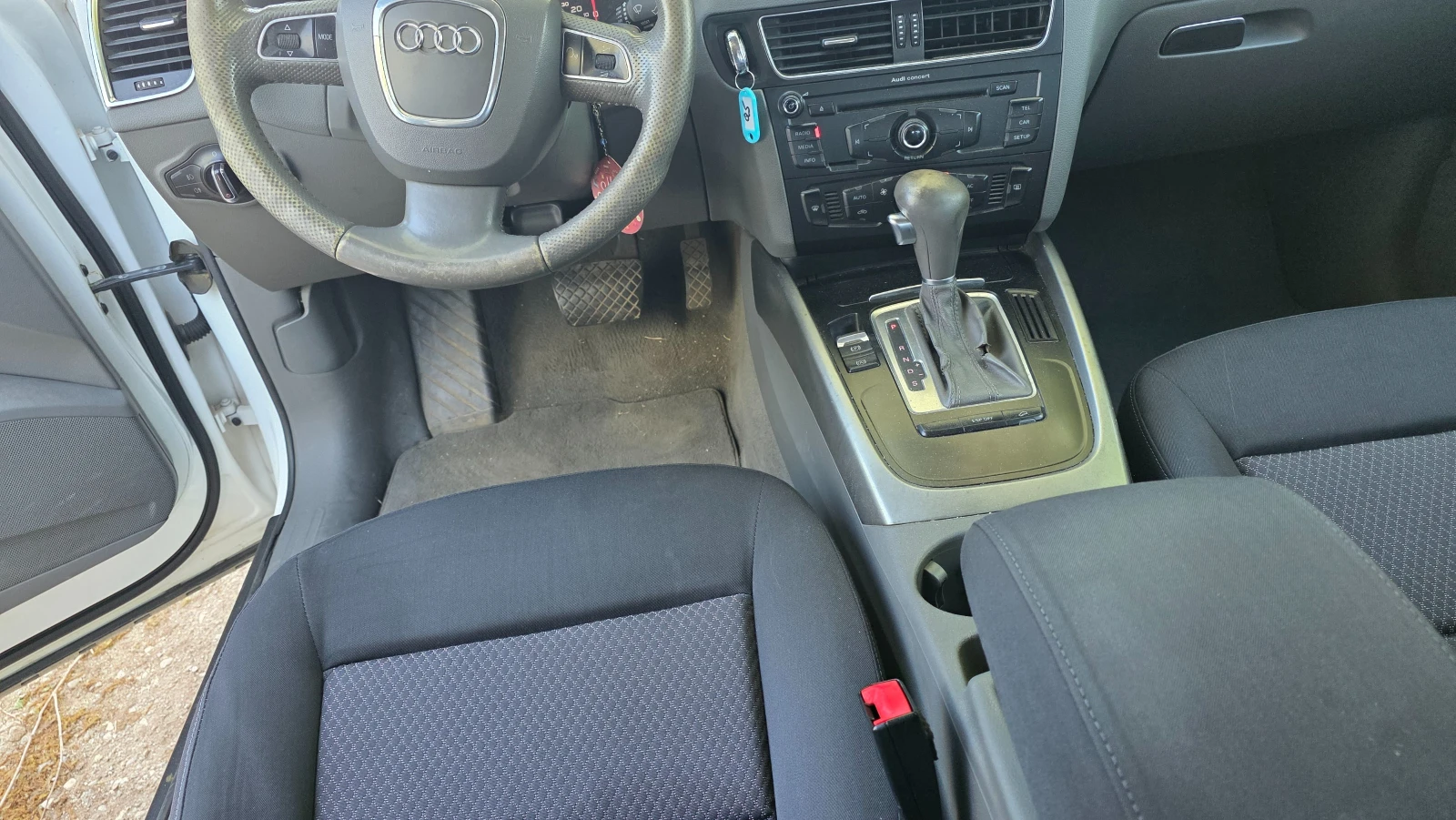 Audi Q5 2.0tdi, снимка 4 - Автомобили и джипове - 56197573