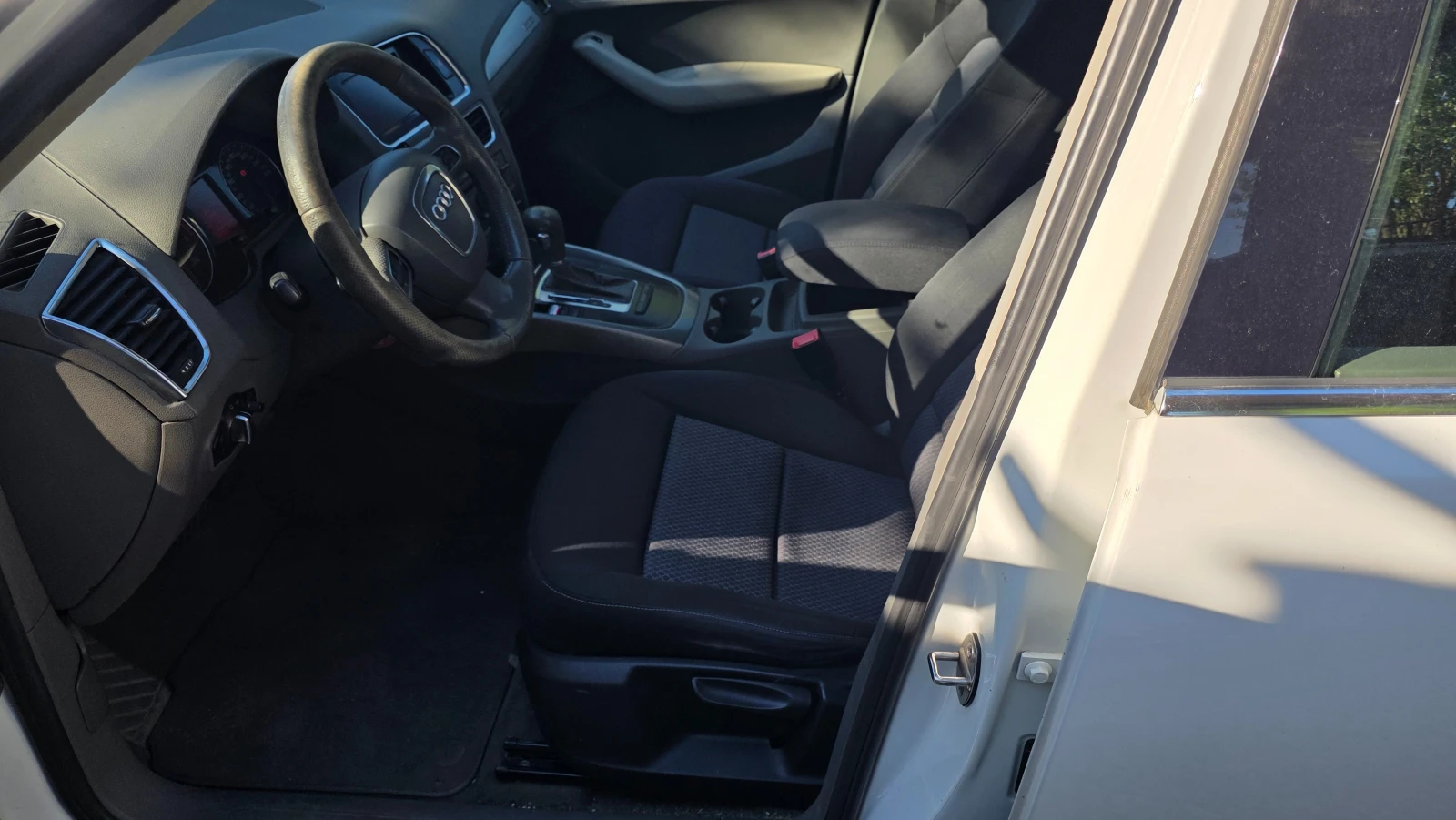 Audi Q5 2.0tdi, снимка 5 - Автомобили и джипове - 56197573