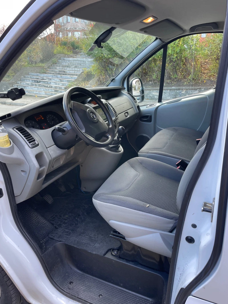 Opel Vivaro 2.5CDTI Klima, снимка 12 - Бусове и автобуси - 43045434