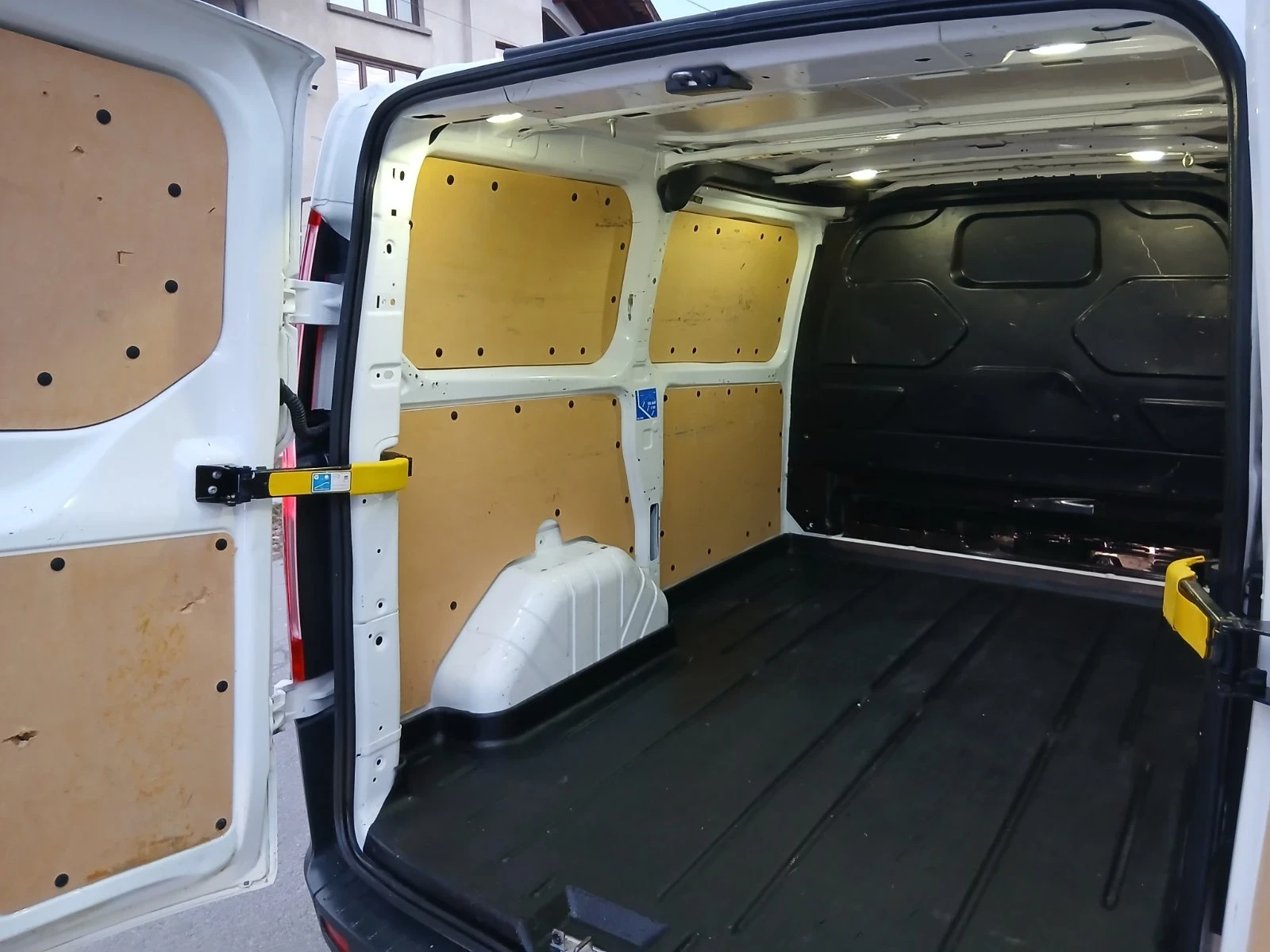Ford Transit Custom 2.0 TDCI - изображение 7