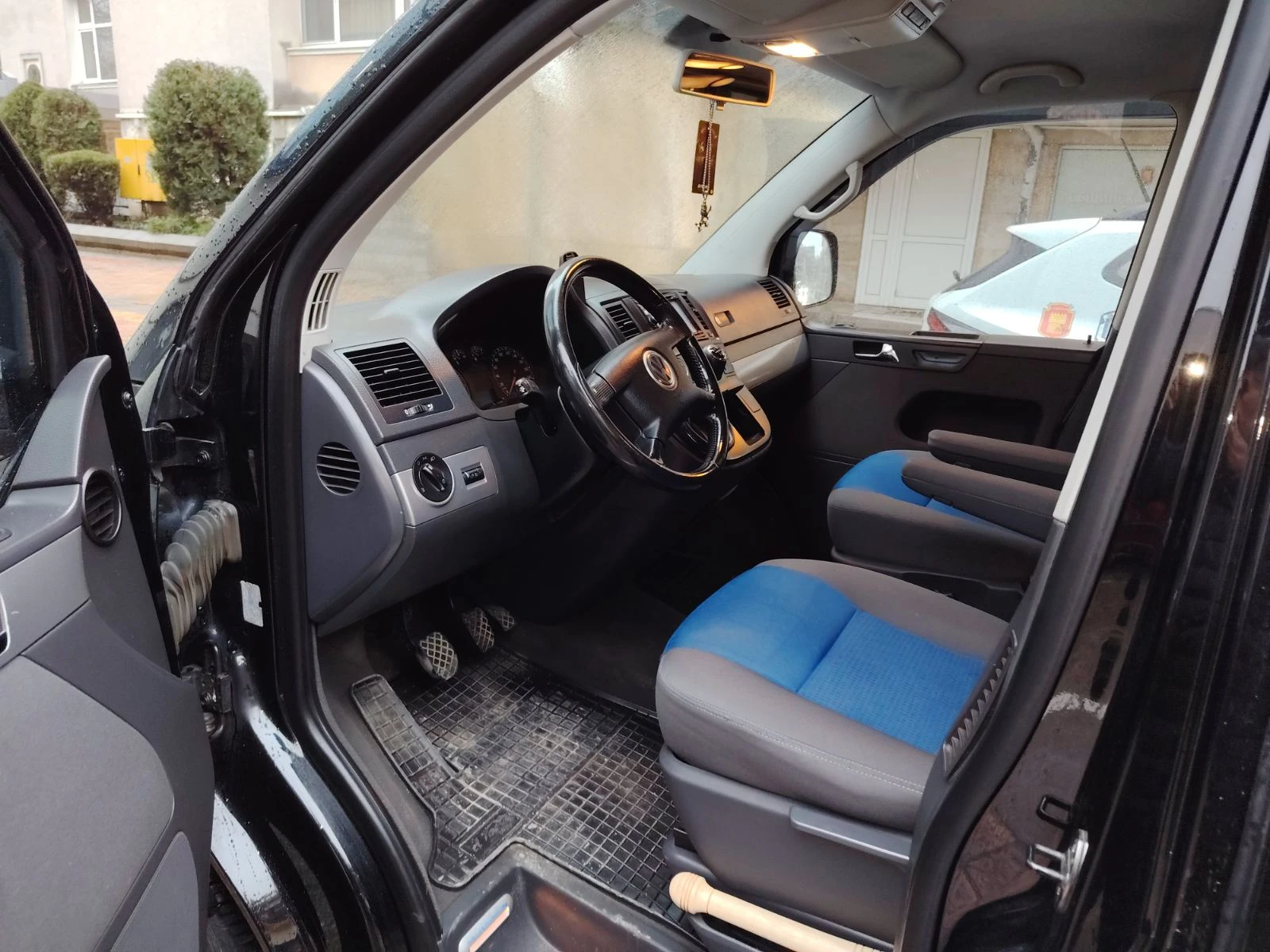 VW Multivan 2.5, снимка 5 - Бусове и автобуси - 54159870