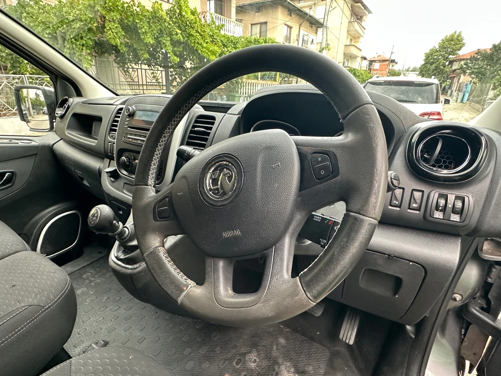 Opel Vivaro Opel Vivaro 1.6 CDTI   Десен волан   Регистриран, снимка 4 - Бусове и автобуси - 55728959