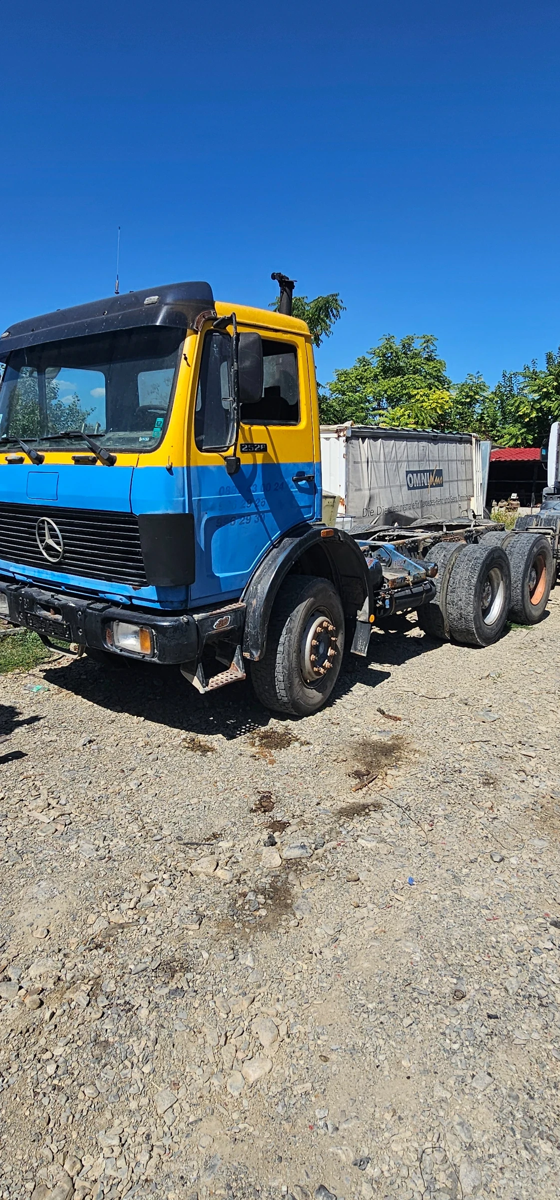 Mercedes-Benz 2528 V8