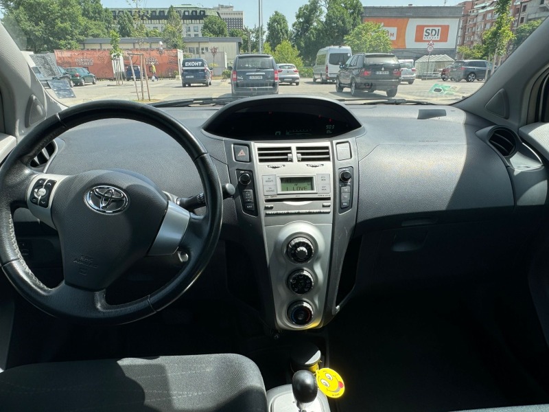 Toyota Yaris, снимка 8 - Автомобили и джипове - 46323235