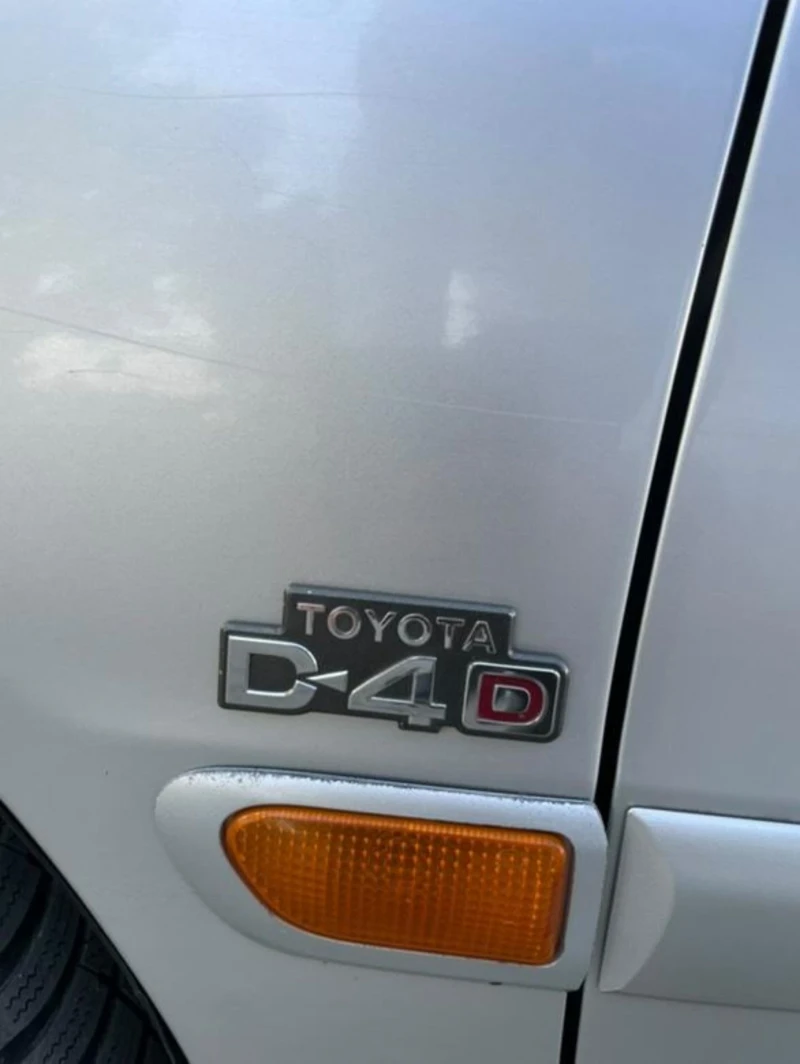 Toyota Avensis, снимка 12 - Автомобили и джипове - 52580285