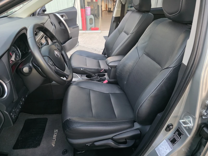 Toyota Auris 1.6 VVTI Автоматик Кожен Салон Панорама Навигация, снимка 6 - Автомобили и джипове - 52842183